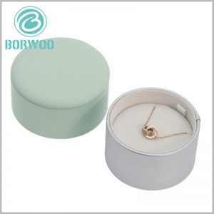 Custom Natural velvet cylinder packaging for jewelry boxes. The soft natural goose down is laminated on the surface of the paper tube to improve the touch of customized packaging.