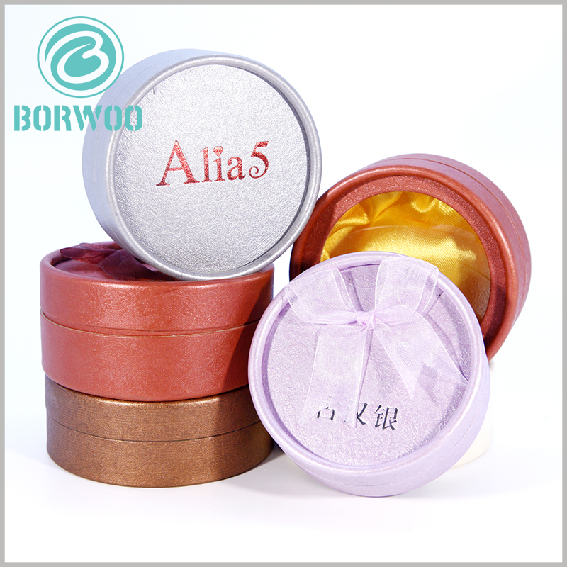 Custom cardboard tube gift boxes for jewelry packaging.Choose different packaging color themes according to the characteristics of the jewelry