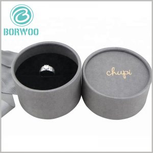 Grey cardboard tube round packaging for rings.The inside of the box is flocked with EVA, and the ring is set inside the boxes.