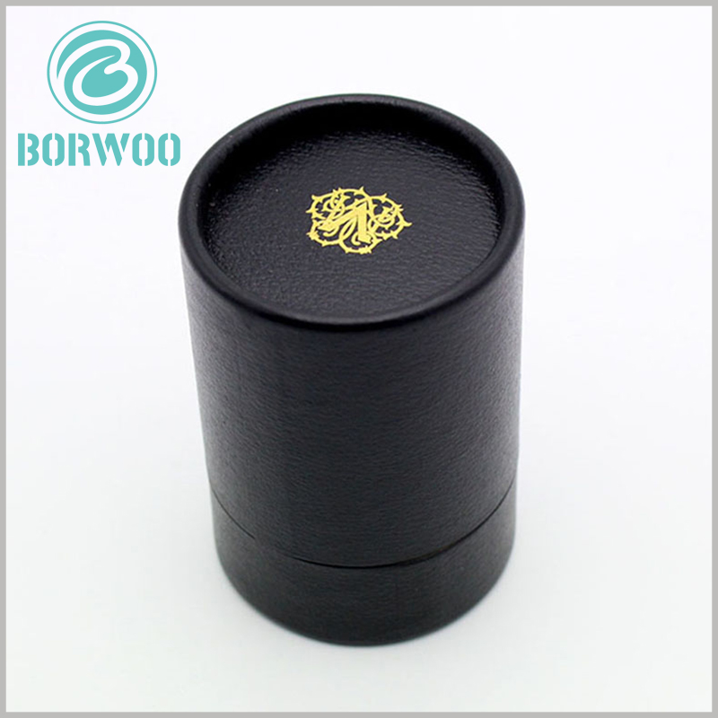 High-end black round boxes with bronzing logo.Printing the brand logo on the top cover of the cardboard tube is a common application in packaging design, and it has a good publicity effect on the brand.