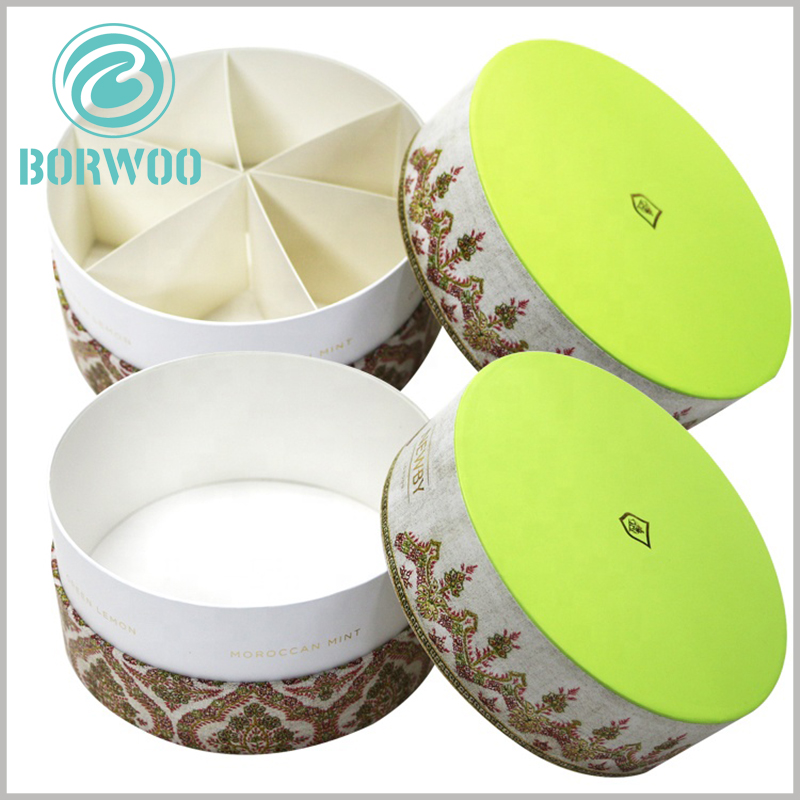 Large cardboard round boxes with insert card.The price of cardboard is extremely low, but it can achieve the purpose of dividing the internal space of the cardboard tube.