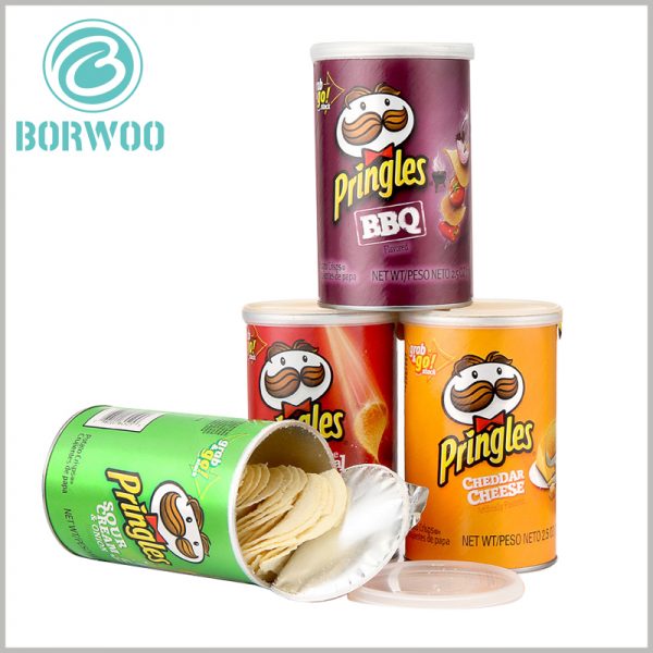 Potato chips packaging tube with aluminum foil sealing and plastic lids.The easy-to-tear aluminum foil sealing film can improve the tightness of the package and limit the preservation time of potato chips.