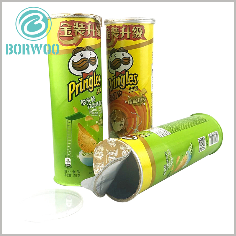 Potato chips packaging tube with aluminum foil sealing film.The paper tube food packaging design combines the characteristics of potato chips and brand value, which is very helpful for product sales.