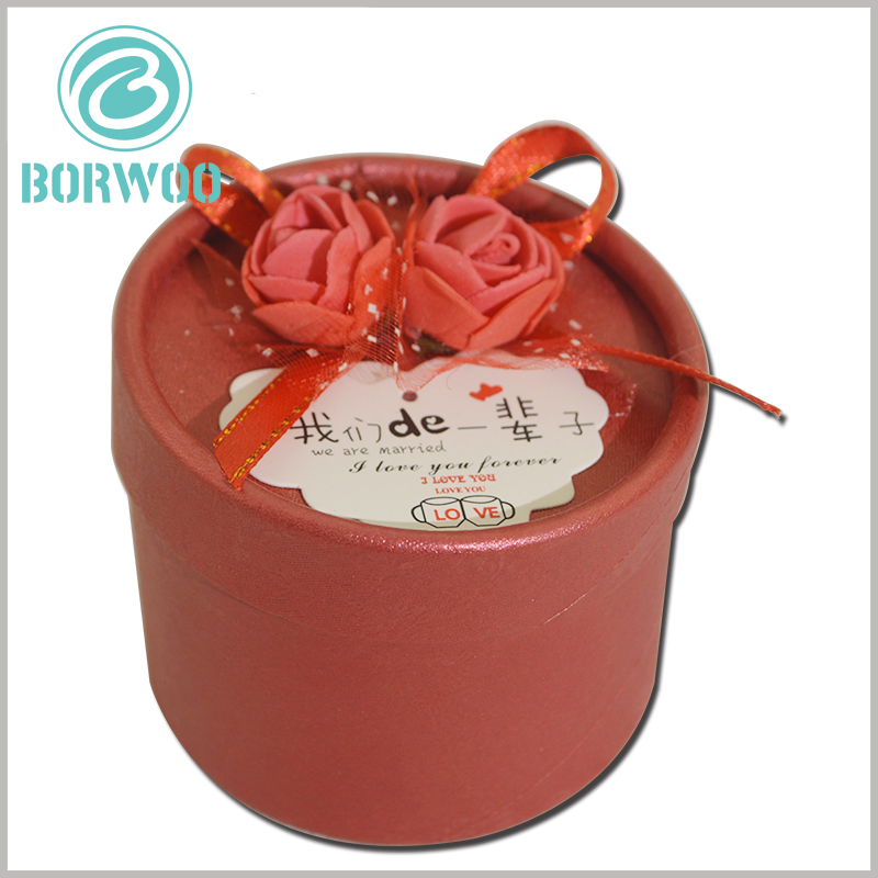 Red cardboard gift tube packaging boxes with plastic rose flower