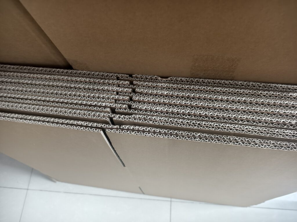 Reinforced-strong-corrugated-cardboard-box