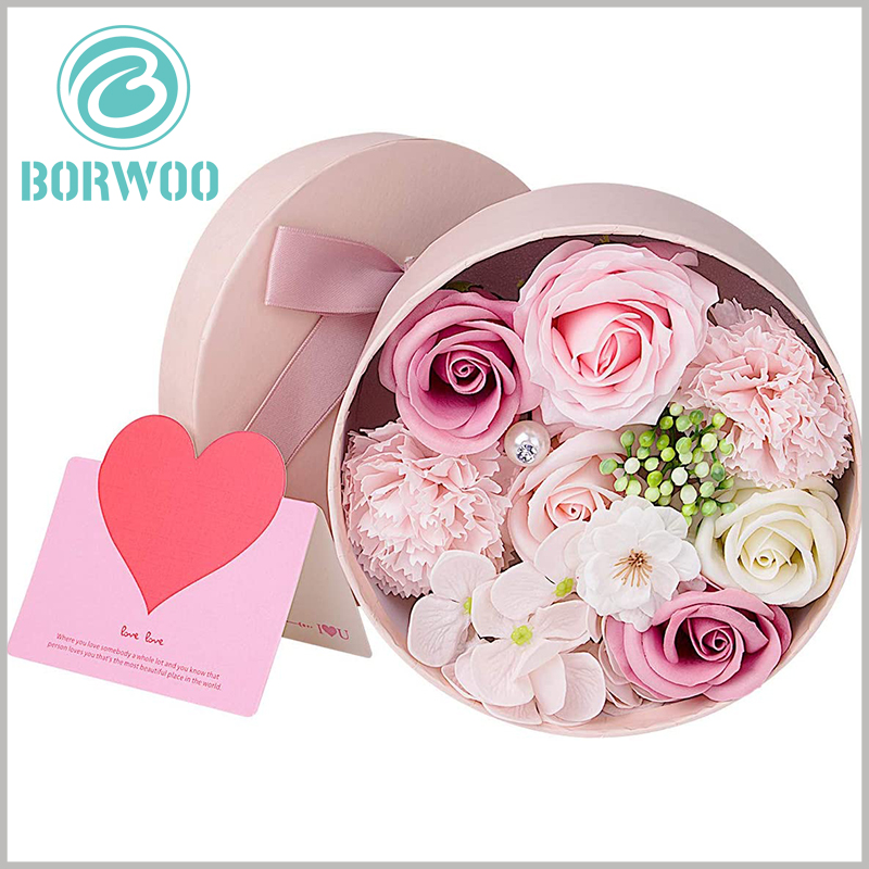 custom cardboard round boxes for flowers packaging. In addition to cylindrical packaging, we can also provide you with customized paper cards, which are of great help to brand building.