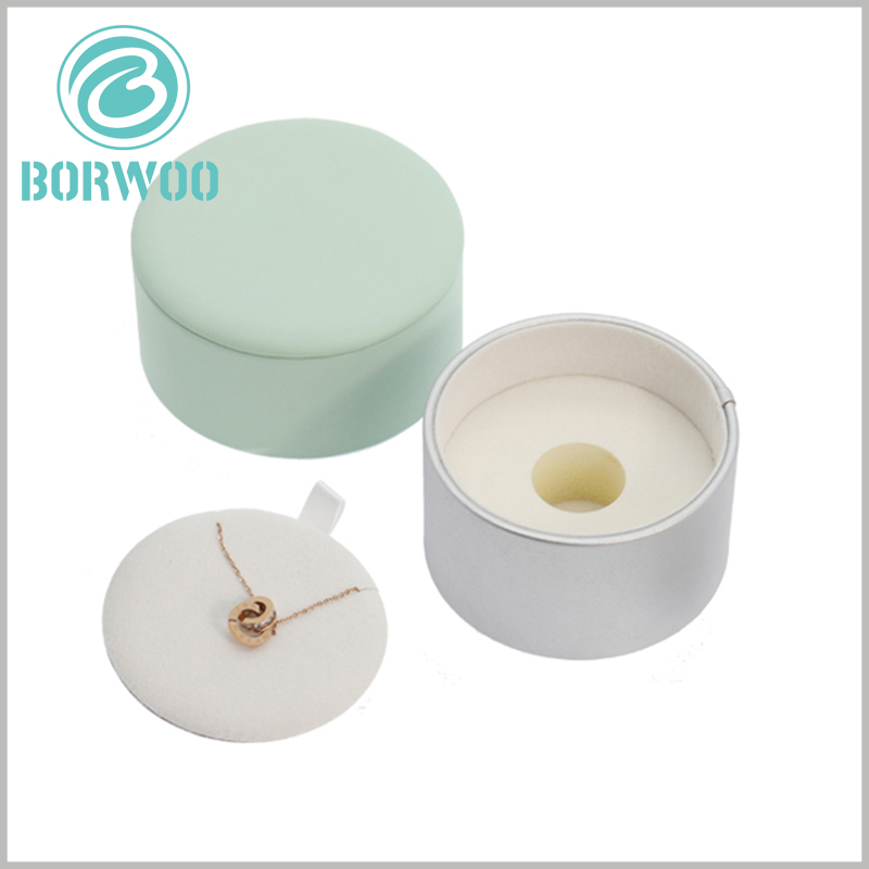 custom velvet cylinder packaging for jewelry boxes. There is cardboard inside the custom tube packaging, which is used to fix the necklace, which is good for display.