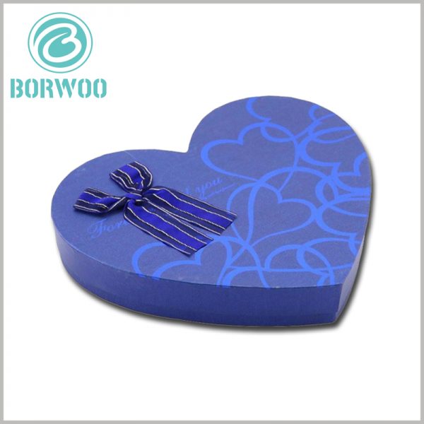 large heart shaped chocolate boxes packaging with bows.The design of gift bows on the blue large cardboard chocolate packaging surface highlights the importance of gift value.